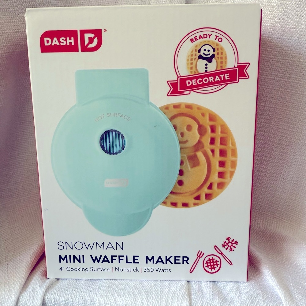 NEW in Box! Dash Snowman Mini Waffle Maker Ready for Holiday Gift
